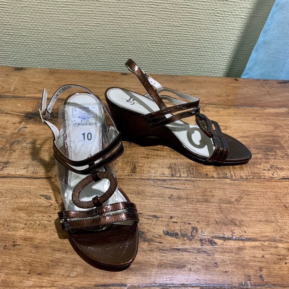 Life Strides Excellent Condition Bronze Shoes